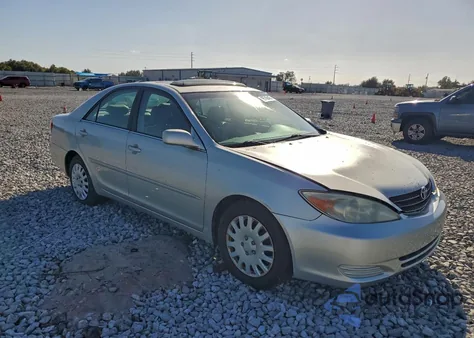 2002 Toyota Camry Le z USA, uszkodzony, nr VIN 4T1BE32KX2U055346